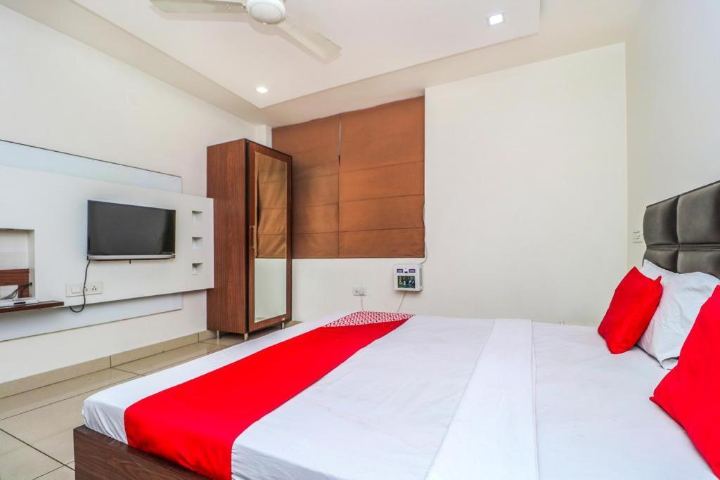 Hotel Sartaj Ludhiana Dış mekan fotoğraf